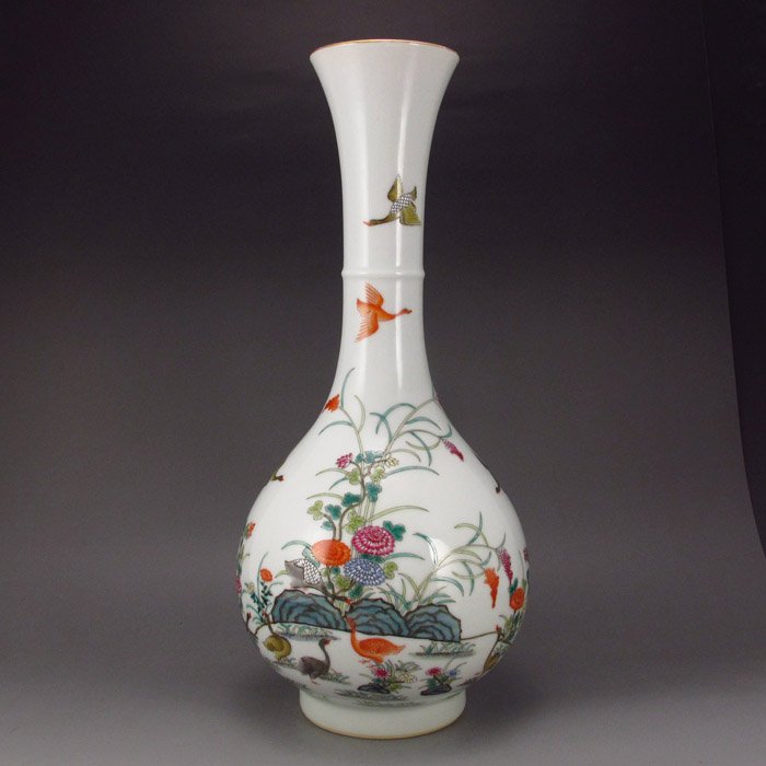 Chinese Famille Rose Porcelain Vase w Qian Long Mark: Hand Draw Chinese Famille Rose Porcelain Vase w Qian Long Mark Dimension: 315*135*135 (mm)12.4*5.31*5.31 (in) Weight1.71 lbs/776g Tips about Chinese PorcelainChinese ceramic ware is an art craft that 