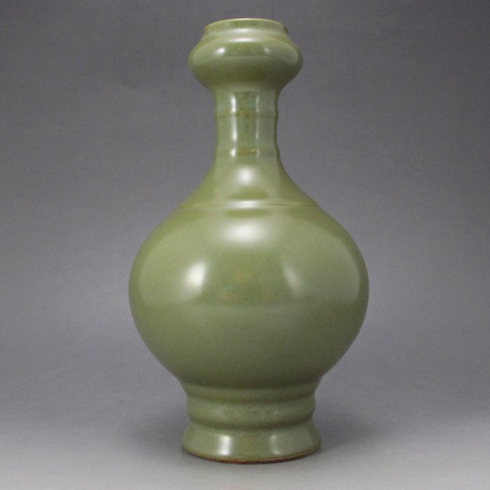 Handmade Chinese Tea Dust Glaze Porcelain Vase Marked: Handmade Chinese Tea Dust Glaze Porcelain Vase Marked Dimension: 185*98*98(mm) 7.28*3.86*3.86(in) Weight 0.76lbs/344g Tips about Chinese Porcelain Chinese ceramic ware is an art craft that has been de