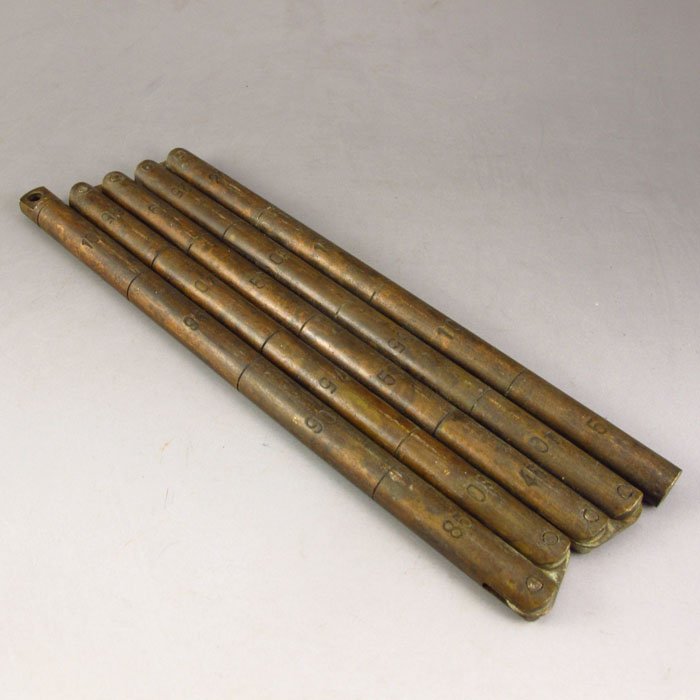 Chinese Ming Dynasty Period Bronze Five Section Whip: Chinese Ming Dynasty Period Bronze Five Section Whip Dimension: 120*14*14(mm) 4.72*0.55*0.55(in) Weight 2.03 lbs/920 g Tips about Bronze Bronze is some of the most important pieces of Chinese art, war