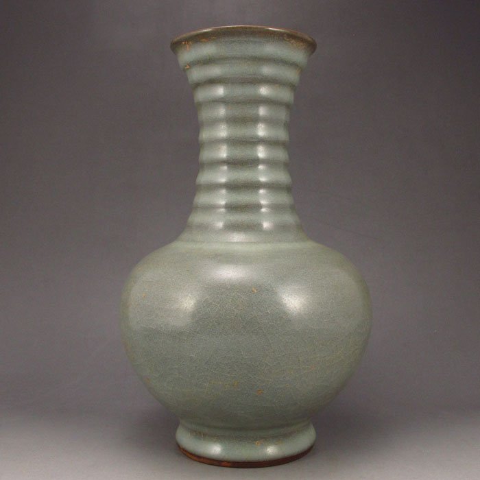 Vintage Chinese Long Quan Kiln Porcelain Vase: Vintage Chinese Long Quan Kiln Porcelain Vase Dimension: 210*135*135 (mm) 8.27*5.31*5.31 (in) Weight 2.05 lbs/930g Tips about Chinese Porcelain Chinese ceramic ware is an art craft that has been devel