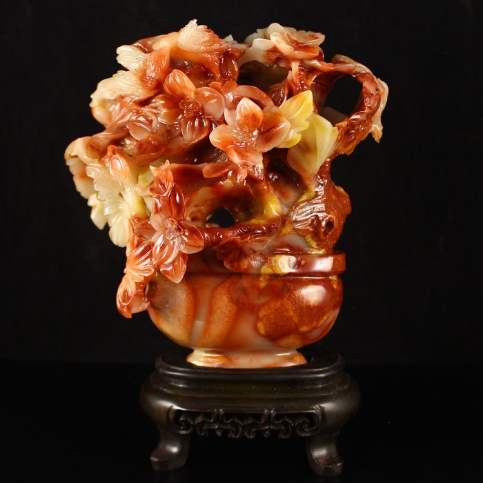 Chinese Natural Shoushan Stone Statue w Magpie & Flower: Superb Chinese Natural Shoushan Stone Statue w Magpie & Flower Dimension:153*136*86(mm) 6.02*5.35*3.39(in) Weight 2.30 lbs/1044 g Tips about Shoushan Stone Chinese Fujian Shoushan stone is one of four