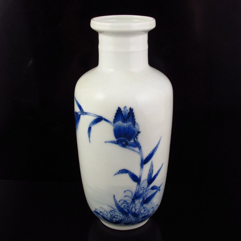 Hand-painted Chinese Blue And White Porcelain Vase: Hand-painted Chinese Blue And White Porcelain Vase w Marker Dimension: 185*85*85(mm) 7.28*3.35*3.35(in) Weight 0.55 lbs/250 g Tips about Chinese PorcelainChinese ceramic ware is an art craft that has 