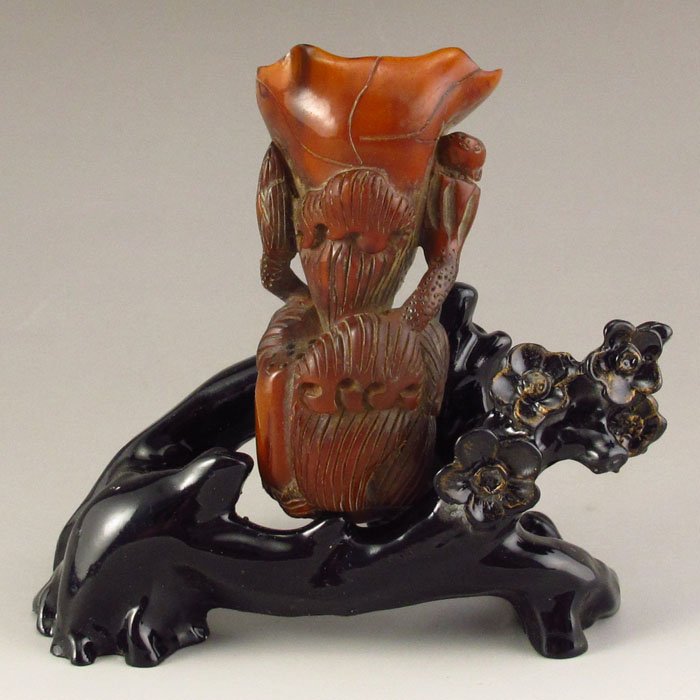 Hand Carved Chinese Natural Ox Horn Lotus Statue: Hand Carved Chinese Natural Ox Horn Lotus Statue Dimension:81*36*39(mm)3.19*1.42*1.54(in) Weight 0.12lbs/54g Tips about horn sculpture Horn sculpture has a long history. The horn sculpture is usually