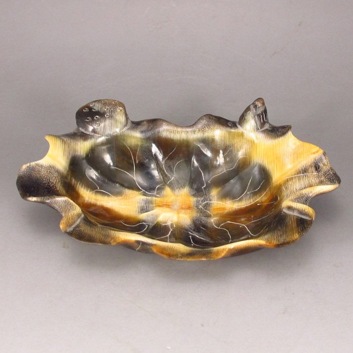Vintage Hand Carved Chinese Ox Horn Brush Washer: Vintage Hand Carved Chinese Ox Horn Brush Washer Dimension:122*70*19(mm) 4.8*2.76*0.75(in) Weight 0.09lbs/40g Tips about horn sculpture Horn sculpture has a long history. The horn sculpture is usually