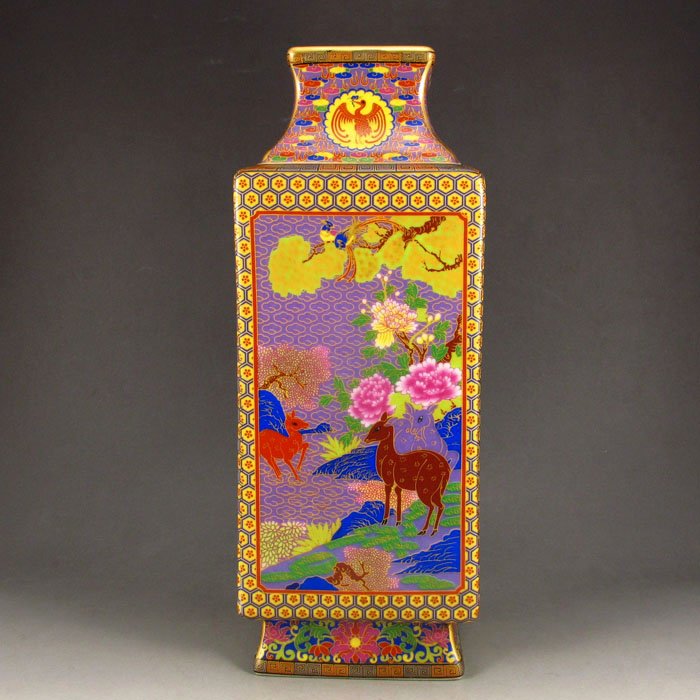Superb Chinese Enamel Porcelain Vase w Qianlong Mark: Superb Hand-painted Chinese Enamel Porcelain Vase w Qianlong Mark Dimension:275*95*95 (mm)10.83*3.74*3.74 (in) Weight 4.34 lbs/1970 g Chinese ceramic ware is an art craft that has been developing sinc
