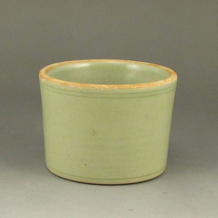 Handmade Chinese Yue Kiln Porcelain Brush Washer: Handmade Chinese Yue Kiln Porcelain Brush Washer Dimension: 59*59*43(mm)2.32*2.32*1.69(in) Weight :0.22 lbs/98g Tips about Chinese Porcelain Chinese ceramic ware is an art craft that has been developi