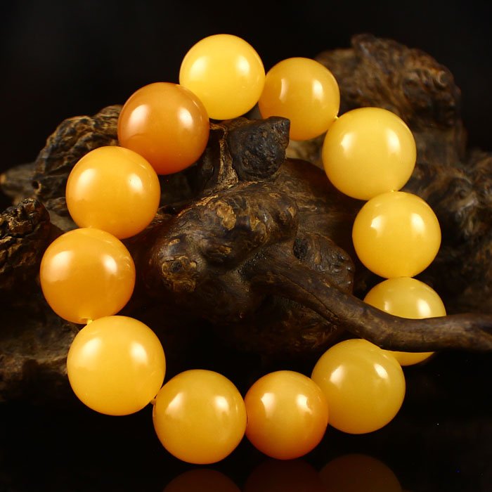 Hand Carved Natural Indonesia Jin Tian Huang Bracelet: Beautiful Color Hand Carved Natural Indonesia Jin Tian Huang Bracelet Dimension:20*20*20(mm)0.79*0.79*0.79(in) Weight 0.25 lbs/112g "Tian Huang" is containing magnesium and manganese more calcite, sci
