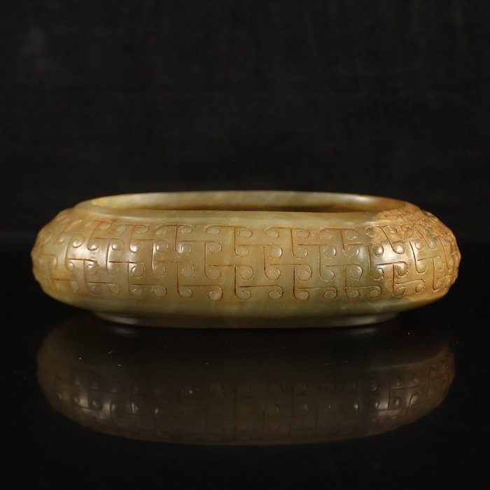 Vintage Chinese Natural Hetian Jade Brush Washer: Vintage Chinese Natural Hetian Jade Brush Washer Dimension: 109*68*28(mm) 4.29*2.68*1.1 (in) Weight 0.41lbs/188g Tips about Chinese Hetian Nephrite JadeHetian jade is a nephrite jade and is regarded a