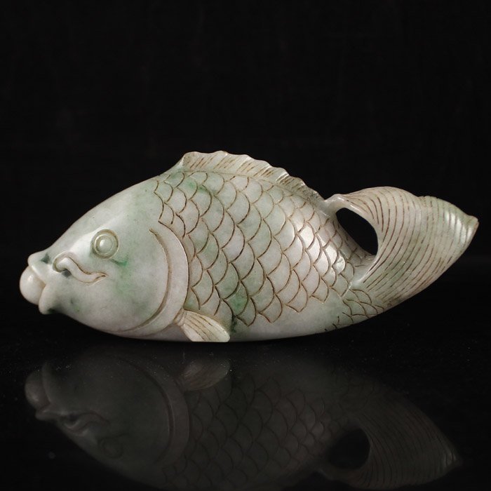 Hand Carved Natural Hard Jade Fish Statue: Hand Carved Natural Hard Jade Fish Statue Dimension: 56*30*137(mm)2.2*1.18*5.39 (in) Weight 0.67 lbs/304g