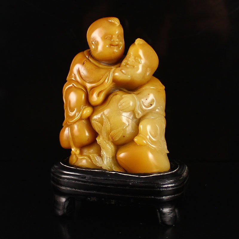 Chinese Shoushan Stone Statue w Fortune Kid & Peach: Hand Carved Chinese Natural Shoushan Stone Statue w Fortune Kid & Peach Dimension:83*57*30 (mm)3.27*2.24*1.18(in) Weight 0.38 lbs/174 g Tips about Shoushan Stone Chinese Fujian Shoushan stone is one o