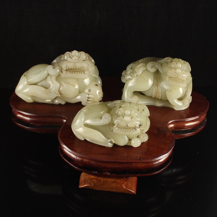 Qing Dynasty Chinese Hetian Jade Lucky 3 Foo Dog Statue: Hand Carved Chinese Qing Dynasty Hetian Jade Lucky Three Foo Dog Statues Dimension: 90*58*65(mm)3.54*2.28*2.56(in) Weight:1.59 lbs/419gDimension: 108*65*67(mm)4.25*2.56*2.64(in) Weight:1.38 lbs/628gDi