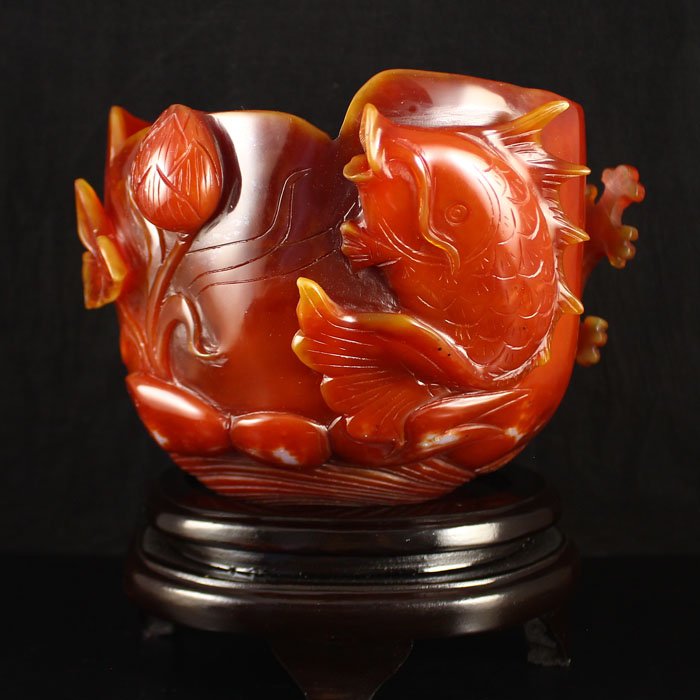 Chinese Natural Red Agate Brush Washer Carved Fish: Beautiful Color Chinese Natural Red Agate Brush Washer Carved Fish Dimension: 180*160*130 (mm) 7.09*6.30*5.12(in) Weight 3.59 lbs/1629g Agate is a code, Ma Nao, horse brain, is a kind of mineral chalc