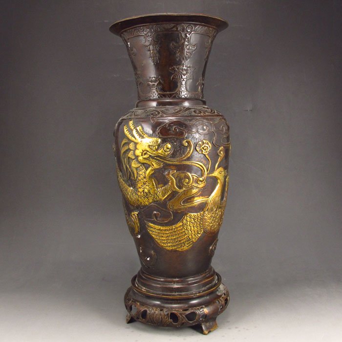 Chinese Bronze Carved Dragon Phoenix Vase: Chinese Bronze Carved Dragon Phoenix Vase w Xuande Mark Dimension: 321*128*128(mm) 12.64*5.04*5.04(in) Weight 3.76 lbs/1706 g Tips about Bronze Bronze is some of the most important pieces of Chinese a