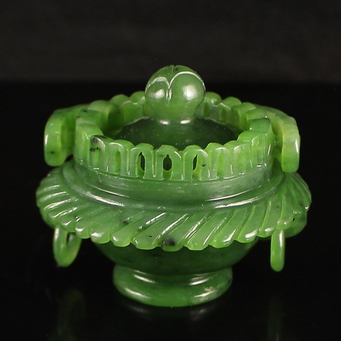 Chinese Natural Green Hetian Jade Incense Burner: Chinese Natural Green Hetian Jade Incense BurnerDimension:47*56*56(mm)1.85*2.20*2.20(in)Weight 0.21 lbs/93 g Tips about Chinese Hetian Nephrite JadeHetian jade is a nephrite jade and is regarded as th