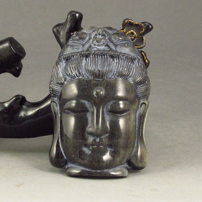 Hand Carved Chinese Ox Horn Kwan-yin Head Pendant: Vintage Hand Carved Chinese Ox Horn Kwan-yin Head Pendant Dimension: 61*40*16(mm) 2.40*1.57*0.63(in) Weight 0.04 lbs/19 g Tips about horn sculpture Horn sculpture has a long history. The horn sculptur