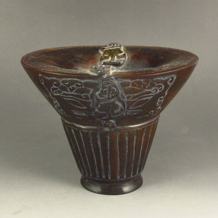 Old Chinese Ox Horn Sacrifice Cup: Old Chinese Ox Horn Sacrifice Cup Dimension: 120*95*98(mm) 4.72*3.74*3.86(in) Weight 0.92 lbs/418 g Horn sculpture has a long history. The horn sculpture is usually made of rhino, ox, or etc. Most of 