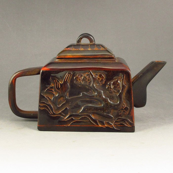 Vintage Hand Carved Chinese Ox Horn Teapot: Vintage Hand Carved Chinese Ox Horn Teapot Dimension: 140*68*85 (mm)5.51*2.68*3.35 (in) Weight 0.37 lbs/170g Tips about horn sculpture Horn sculpture has a long history. The horn sculpture is usually 