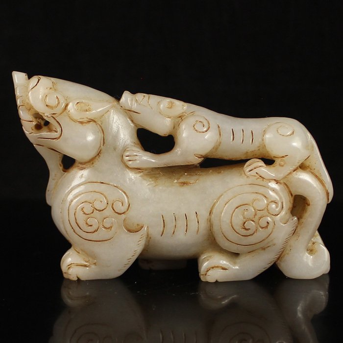 Vintage Chinese Hetian Jade Statue - Fortune Pi Xiu: Vintage Hand Carved Chinese Hetian Jade Statue - Fortune Pi Xiu Dimension: 97*61*26(mm) 3.82*2.40*1.02(in) Weight 0.42lbs/192g Tips about Chinese Hetian Nephrite JadeHetian jade is a nephrite jade and