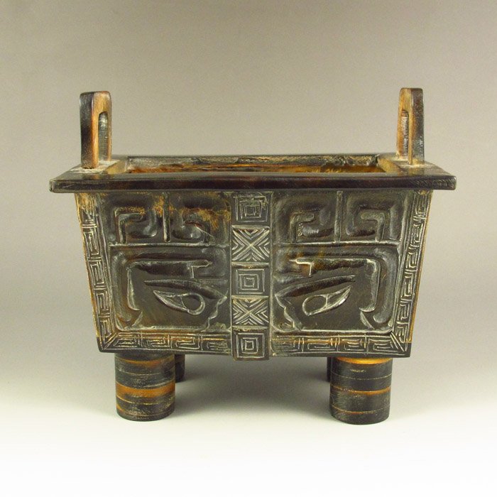 Chinese Ox Horn Double Ears 4 Leg Incense Burner: Vintage Hand Carved Chinese Ox Horn Double Ears 4 Leg Incense Burner Dimension: 131*120*93(mm) 5.16*4.72*3.66(in) Weight 0.65l bs/295g Tips about horn sculpture Horn sculpture has a long history. The 