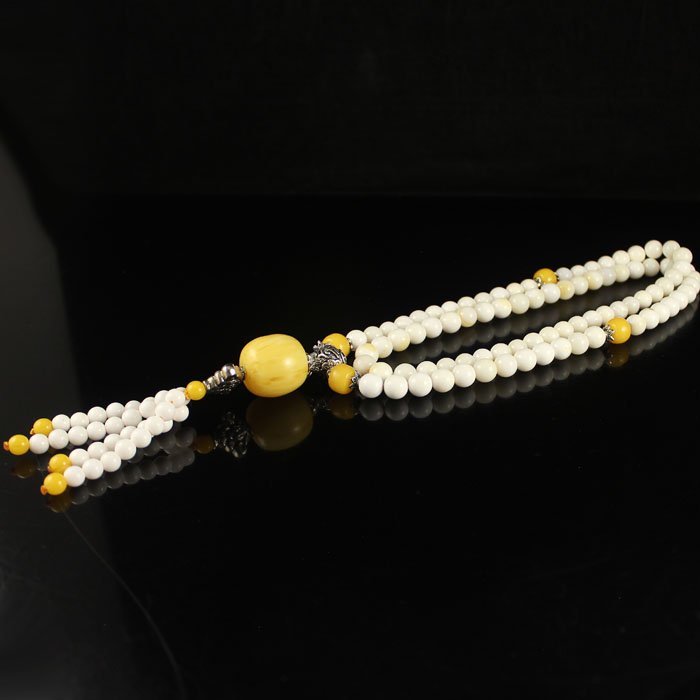 Beautiful Bone Beads Necklace: Beautiful Bone Beads Necklace Dimension:20*7(mm) 0.79*0.28(in) Weight 0.20 lbs/91 g Tips about bone sculptureBone sculpture has a long history. The bone sculpture is usually carved and grinded of ox, 