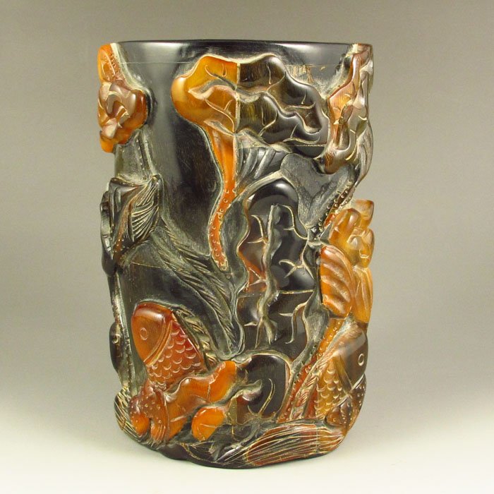 Chinese Ox Horn Brush Pot Carved Carp & Lotus: Chinese Ox Horn Brush Pot Carved Carp & Lotus Dimension: 125*75*75(mm)4.92*2.95*2.95(in) Weight:0.71 lbs/320 g Tips about horn sculpture Horn sculpture has a long history. The horn sculpture is usuall