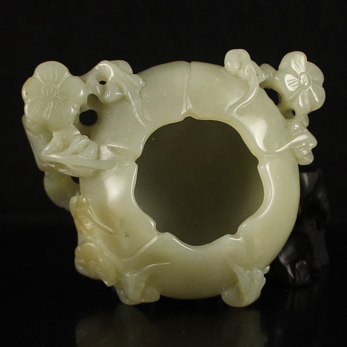 Chinese Hetian Jade Carved Plum Flower Brush Washers: Chinese Natural Hetian Jade Carved Plum Flower Brush Washers Dimension:81*63*35(mm)3.19*2.48*1.38(in)Weight 0.24 lbs/110 g Tips about Chinese Hetian Nephrite Jade Hetian jade is a nephrite jade and is