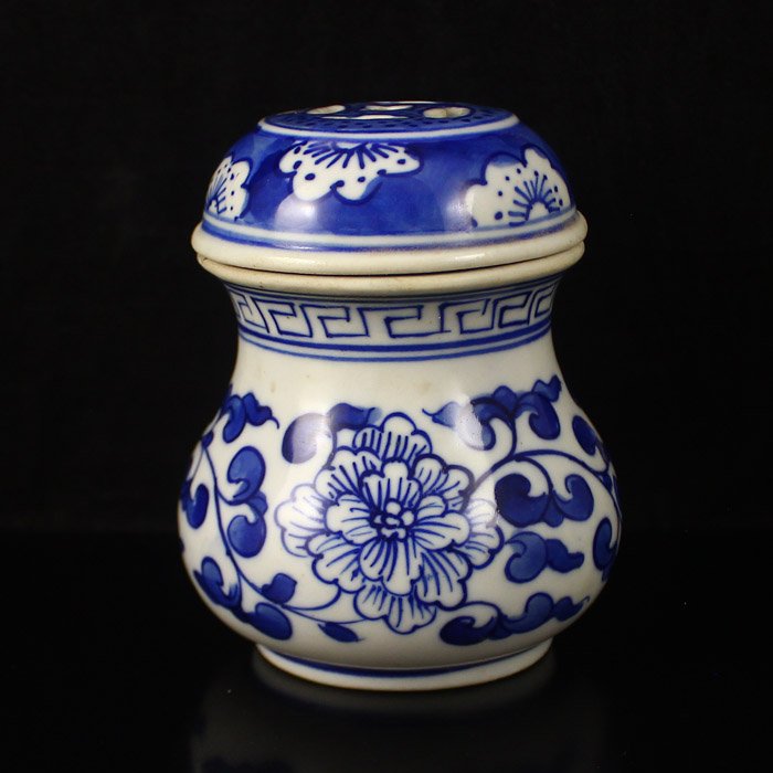 Chinese Blue And White Porcelain Cricket Pot (1 of 6)