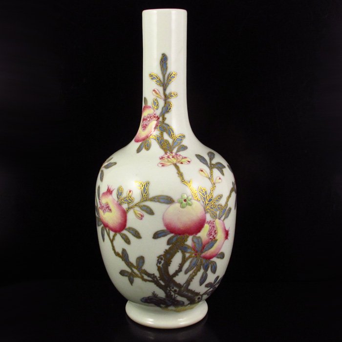 Superb Hand-painted Chinese Famille Rose Porcelain Vase: Superb Hand-painted Chinese Famille Rose Porcelain Vase w Mark Dimension: 230*105*105(mm) 9.06*4.13*4.13(in) Weight 1.19 lbs/542 g Tips about Chinese Porcelain Chinese ceramic ware is an art craft tha