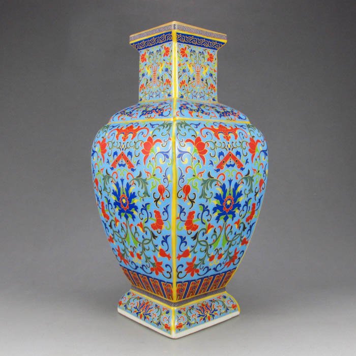 Chinese Gilt Enamels Porcelain Vase w Yong Zheng Mark (1 of 7)