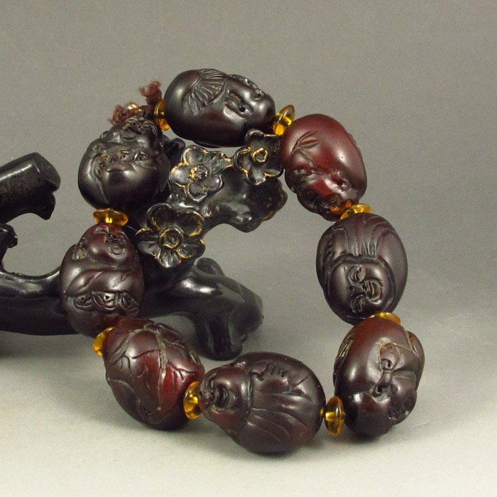 Chinese Ox Horn Carved Buddha Head Bracelet: Chinese Ox Horn Carved Buddha Head Bracelet Dimension:27*21*19(mm) 1.06*0.83*0.75(in) Weight 0.13 lbs/61 g Tips about horn sculpture Horn sculpture has a long history. The horn sculpture is usually ma