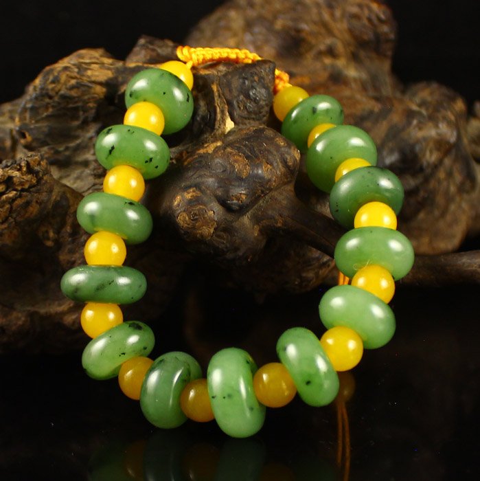 Beautiful Chinese Green Hetian Jade Beads Bracelet (1 of 6)