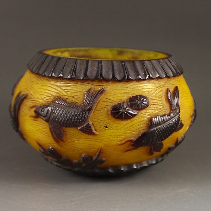Chinese Beijing/Peking Glass Brush Washer w Fish: Hand Carved Chinese Beijing/Peking Glass Brush Washer w Fish & Qianlong Dimension:82*79*51(mm)3.23*3.11*2.01(in)Weight 0.36 lbs/164 g