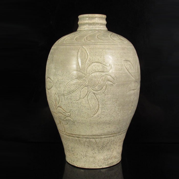 Chinese Hutian Kiln Porcelain Vase: Chinese Hutian Kiln Porcelain Vase Details:180*115*115(mm) 7.09*4.53*4.53(in) Weight:0.81 lb /366 g Tips about Chinese Porcelain Chinese ceramic ware is an art craft that has been developing since the
