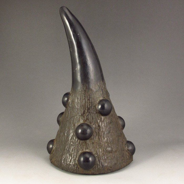 Vintage Chinese Ox Horn Statue: Vintage Chinese Ox Horn Statue Dimension:220*115*115(mm)8.66*4.53*4.53(in) Weight 1.62 lbs/734 g Tips about horn sculpture Horn sculpture has a long history. The horn sculpture is usually made of rhin