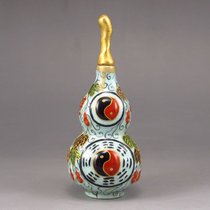Chinese Gilt Edge Enamel Porcelain Snuff Bottle (1 of 10)