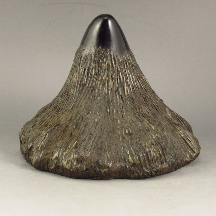 Superb Chinese Ox Horn Statue: Superb Chinese Ox Horn Statue Dimension:131*111*131(mm)5.16*4.37*5.16 (in) Weight 1.21 lbs/549 g Tips about horn sculpture Horn sculpture has a long history. The horn sculpture is usually made of rhin