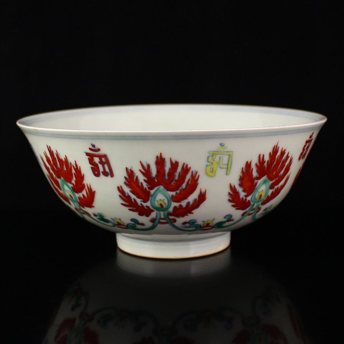 Chinese Ming Dynasty Wu Cai Porcelain Bowl (1 of 8)