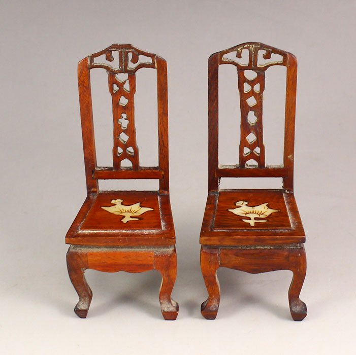 A Pair Chinese Zitan Wood Inlay Shell Chair Model: A Pair Chinese Natural Zitan Wood Inlay Shell Chair Model Dimension:98*41*41(mm) 3.86*1.61*1.61(in) Weight 0.08lbs/35g Tips for wood art craft The wood sculpture is popular for collectors. The fine gr