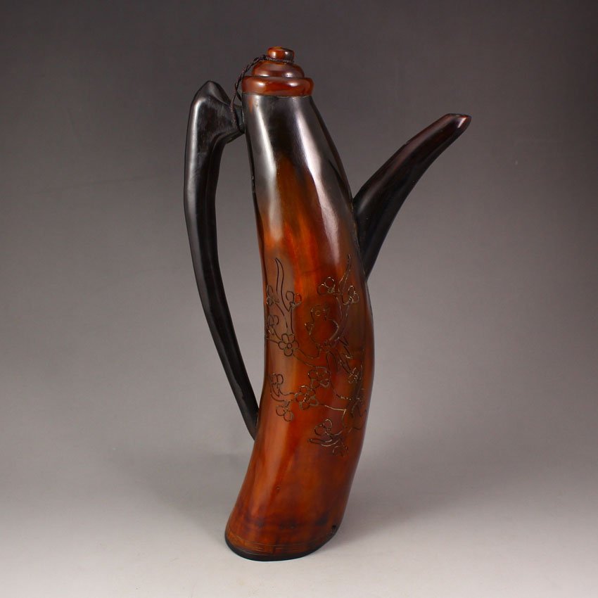 Vintage Chinese Ox Horn Teapot: Vintage Chinese Ox Horn Teapot Dimension:250*145*73(mm)9.84*5.71*2.87(in)Weight 0.74 lbs/336 g Tips about horn sculpture Horn sculpture has a long history. The horn sculpture is usually made of rhino,