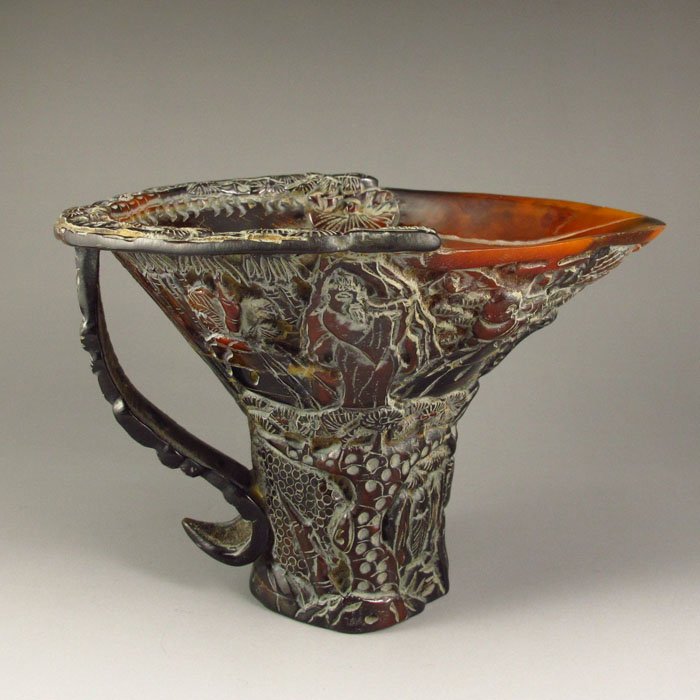 Chinese Ox Horn Sacrifice Cup w Sages & Pine Tree: Vintage Chinese Ox Horn Sacrifice Cup w Sages & Pine Tree Dimension: 115*165*130 (mm) 4.53*6.50*5.12(in) Weight 0.77 lbs/348g Tips about horn sculpture Horn sculpture has a long history. The horn scul