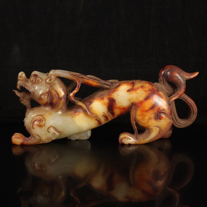 Chinese Qing Dynasty Hetian Jade Statue - Fortune Pixiu (1 of 8)