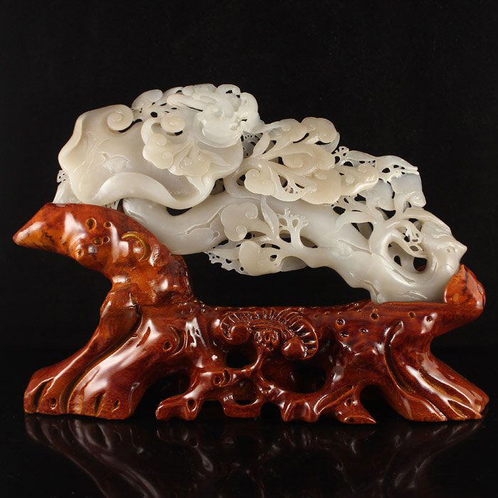 A Fine Chinese Hetian Jade Statue - Ruyi / Ling Zhi (1 of 8)