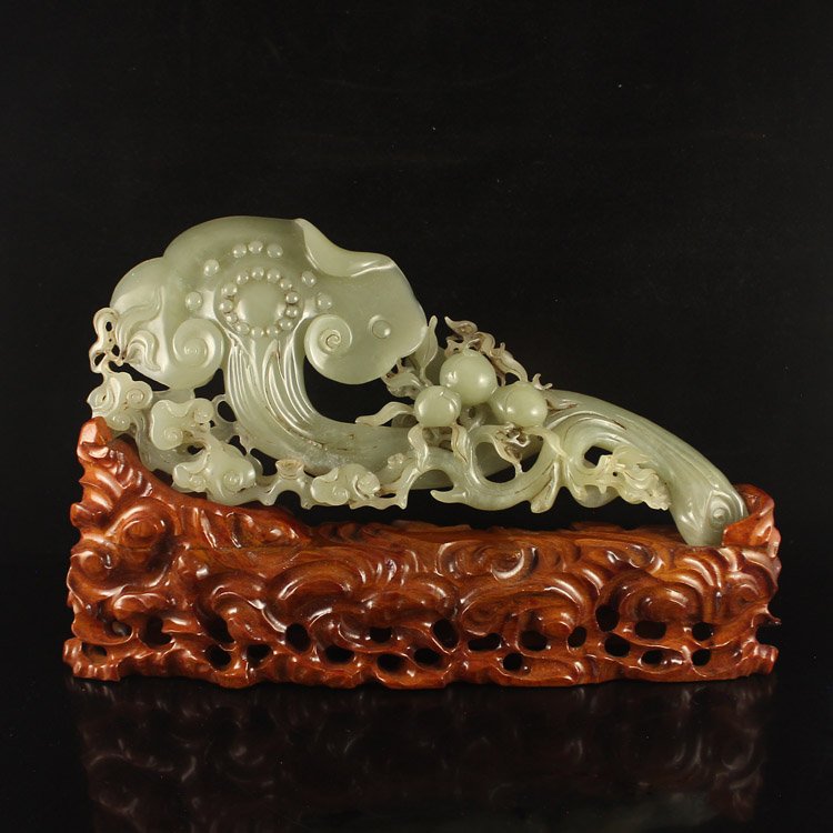 Chinese Qing Dynasty Hetian Jade Ruyi Peaches Statue (1 of 7)