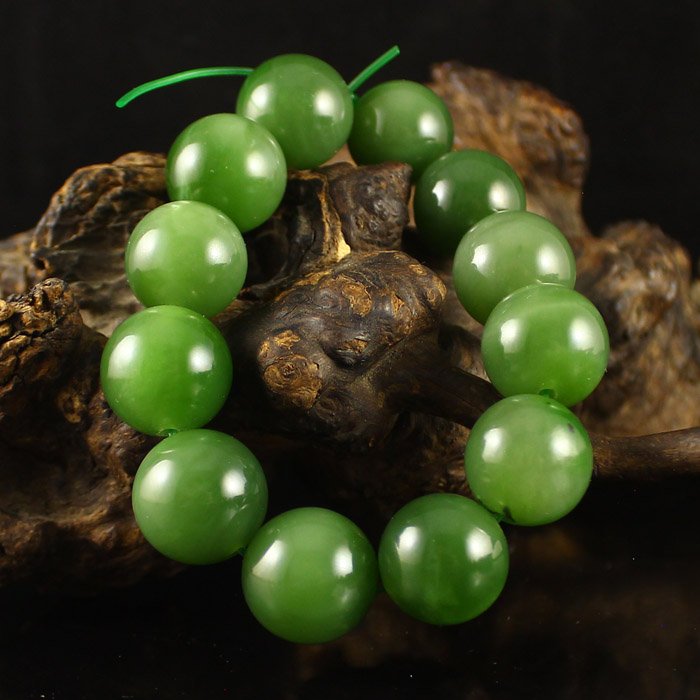 Chinese Natural Green Hetian Jade Beads Bracelet (1 of 6)