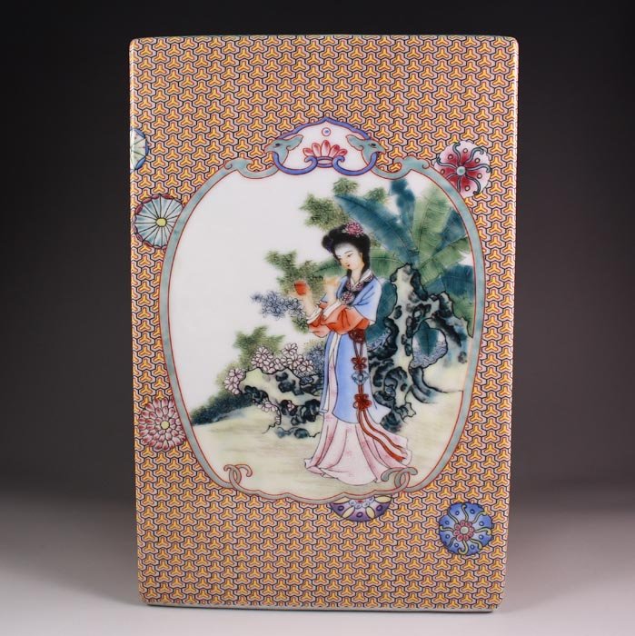 Chinese Pahua Famille Rose Porcelain Vase: Chinese Pahua Famille Rose Porcelain Vase w Qianlong Mark Dimension:163*163*248(mm)6.42*6.42*9.77(in)Weight: 8.5 lbs/3857 g Tips about Chinese Porcelain Chinese ceramic ware is an art craft that has b