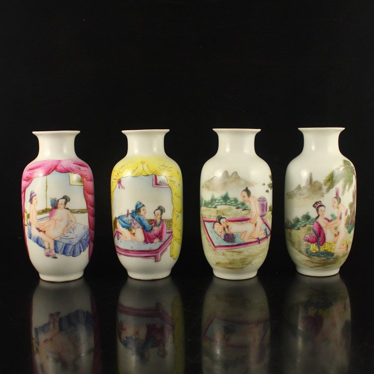 A Set Hand-painted Chinese Famille Rose Porcelain Vase (1 of 10)