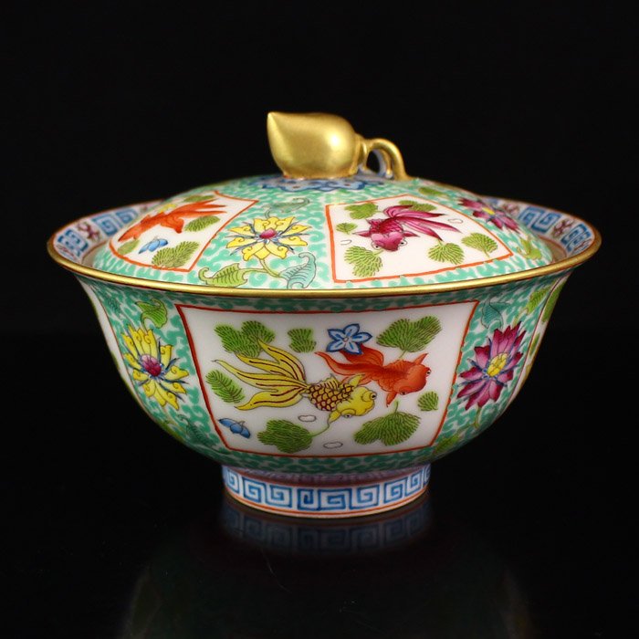 Chinese Gilt Gold Famille Rose Porcelain Bowl w Lid (1 of 7)