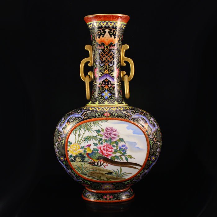 Chinese Black Ground Famille Rose Porcelain Big Vase: Superb Hand-painted Chinese Gilt-Gold Black Ground Famille Rose Porcelain Double Rings Big Vase w Qian Long Mark Dimension: 455*270*115(mm) 17.91*10.63*4.53(in) Weight 7.59 lbs/3444 g Tips about Chine