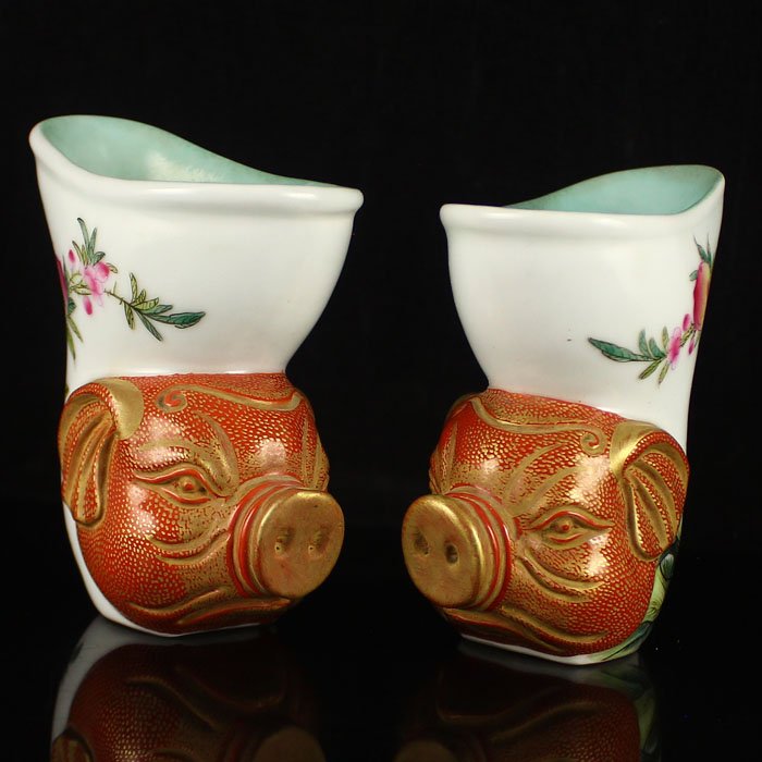Chinese Qing Dy Gilt Gold Famille Rose Porcelain Cups: A Pair Chinese Qing Dy Gilt Gold Famille Rose Porcelain Cups w Yongzheng Mark Dimension:101*79*47 (mm)3.98*3.11*1.85 (in) Weight 0.93 lbs/422 g Tips about Chinese Porcelain Chinese ceramic ware is an