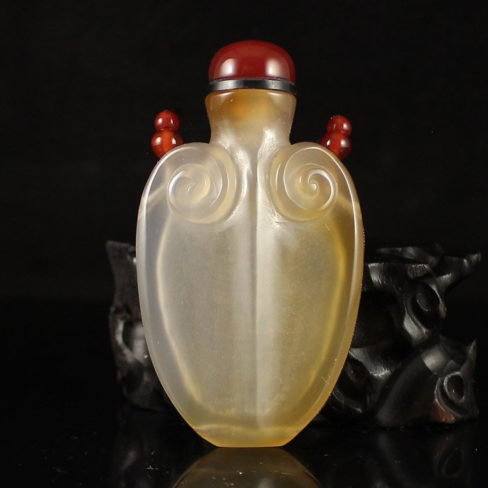 Superb Hand Carved Chinese Natural Agate Snuff Bottle (1 of 6)